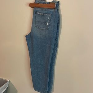 AE light wash Mom Jean 20